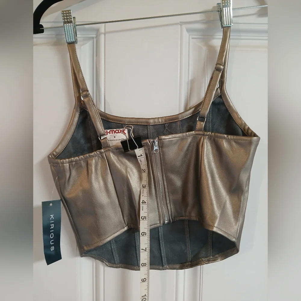 🦋 ABSOLUTELY ADORABLE 🦋 SNAG FOR A SUMMER NIGHT🦋Kirious cropped top - Picture 2 of 2